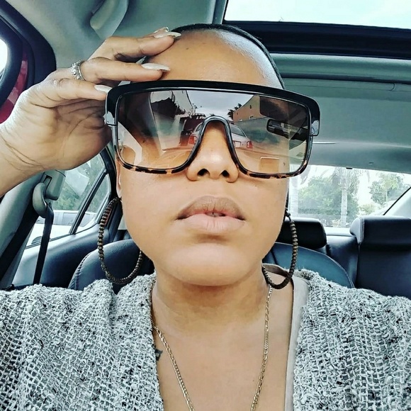 Accessories - Trendy unique Ombre fashion sunglasses